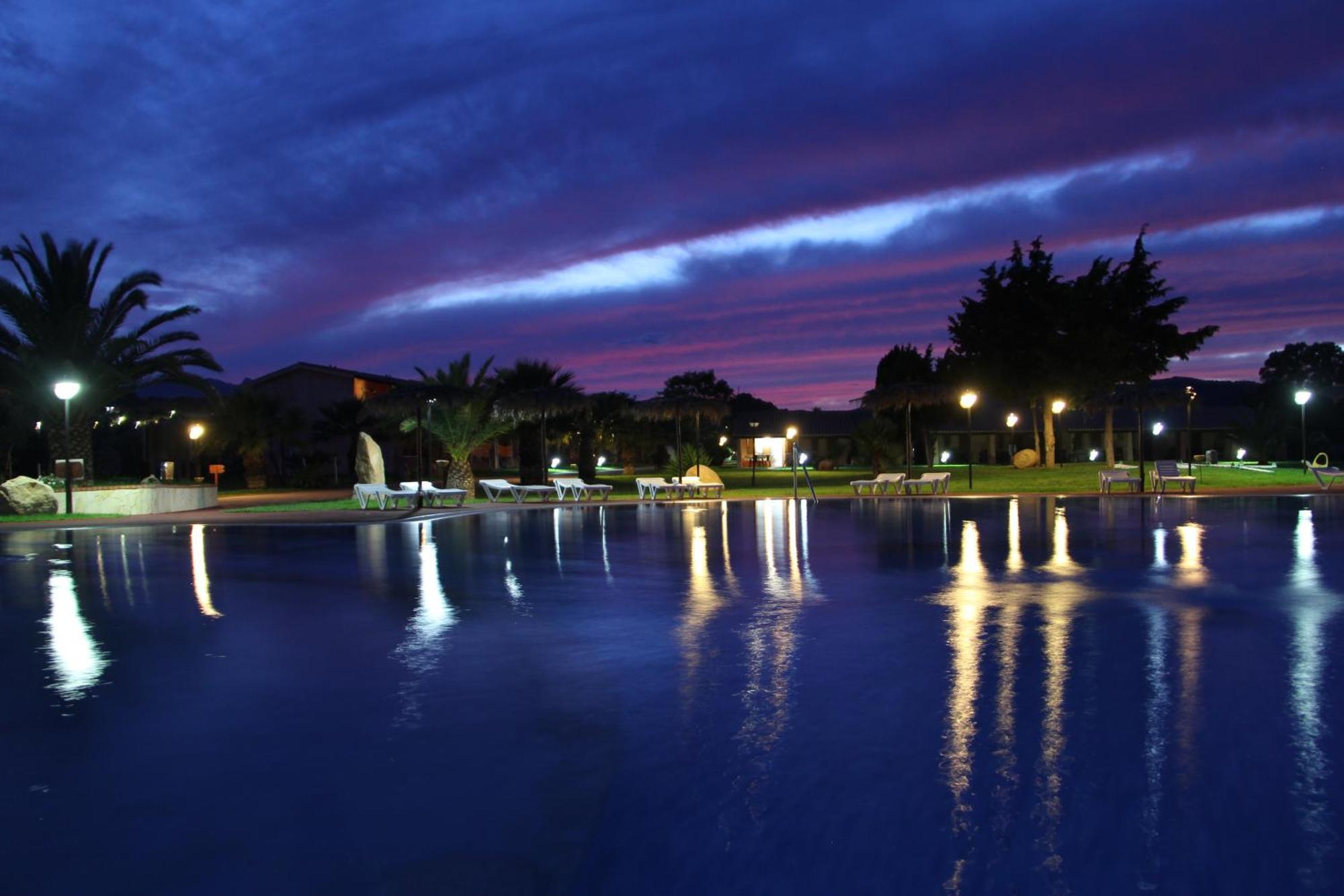 מונטה נאי Rey Beach Club מראה חיצוני תמונה