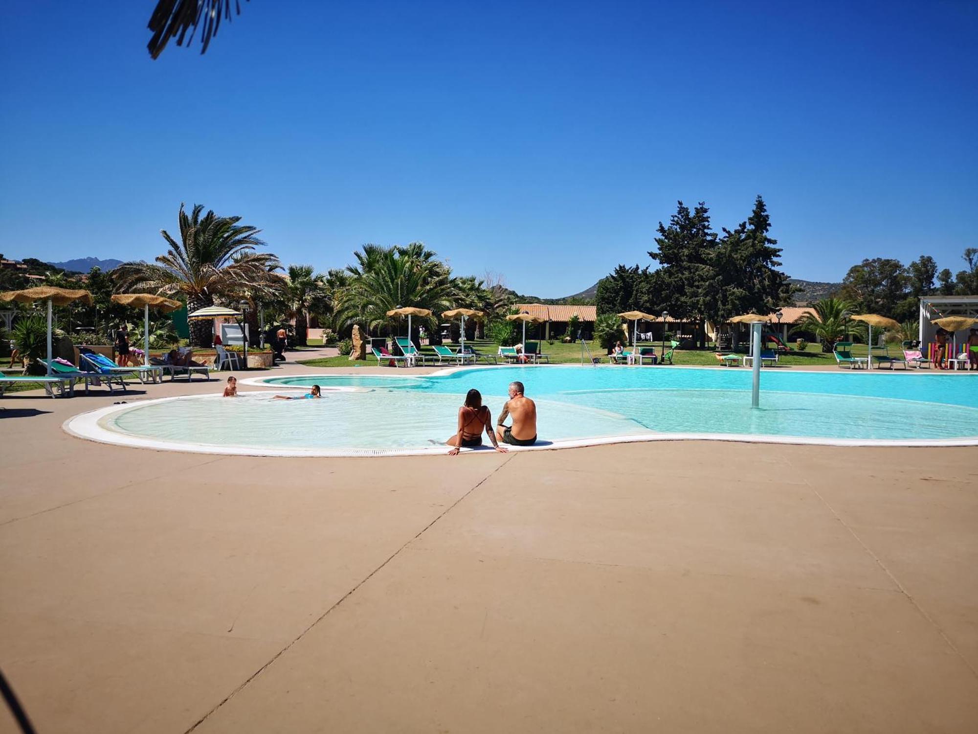 מונטה נאי Rey Beach Club מראה חיצוני תמונה