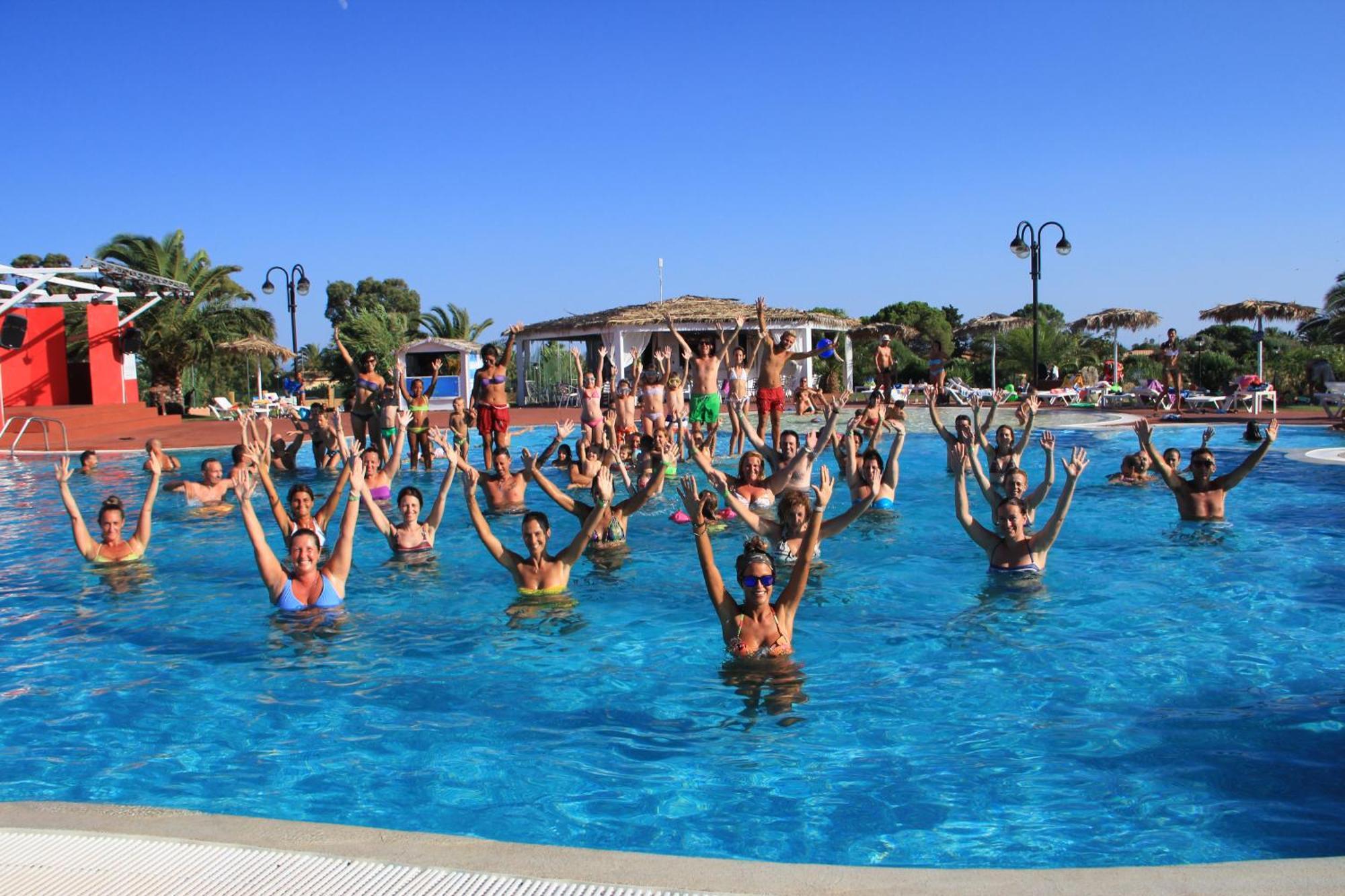 מונטה נאי Rey Beach Club מראה חיצוני תמונה